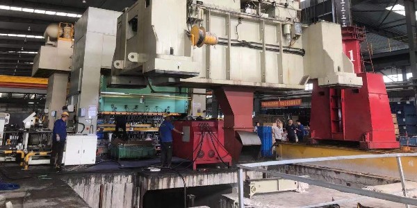 工廠重型生產(chǎn)設備吊裝搬運如何提高搬運效率？