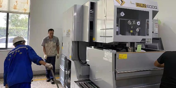 選擇上海設(shè)備裝卸廠家需要注意什么？