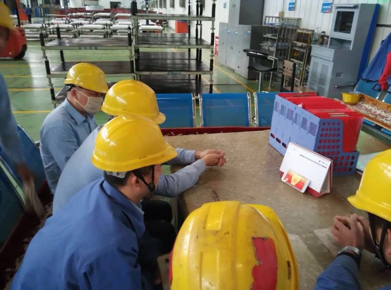 公司全體干部職工深入學(xué)習(xí)貫徹黨的十九大精神2.jpg 公司全體干部職工深入學(xué)習(xí)貫徹黨的十九大精神2.jpg